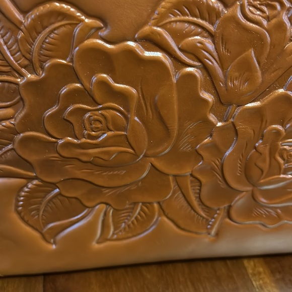 Patricia Nash Ava Tote Rose Tooled Tan NWT Beautiful - Picture 10 of 11